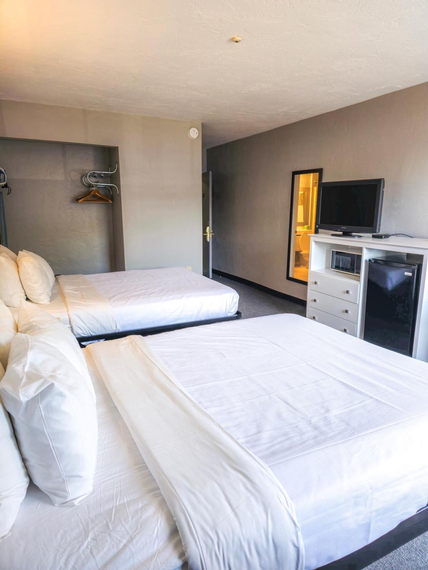 Heritage House Inn On Cape Cod ハイアニス エクステリア 写真